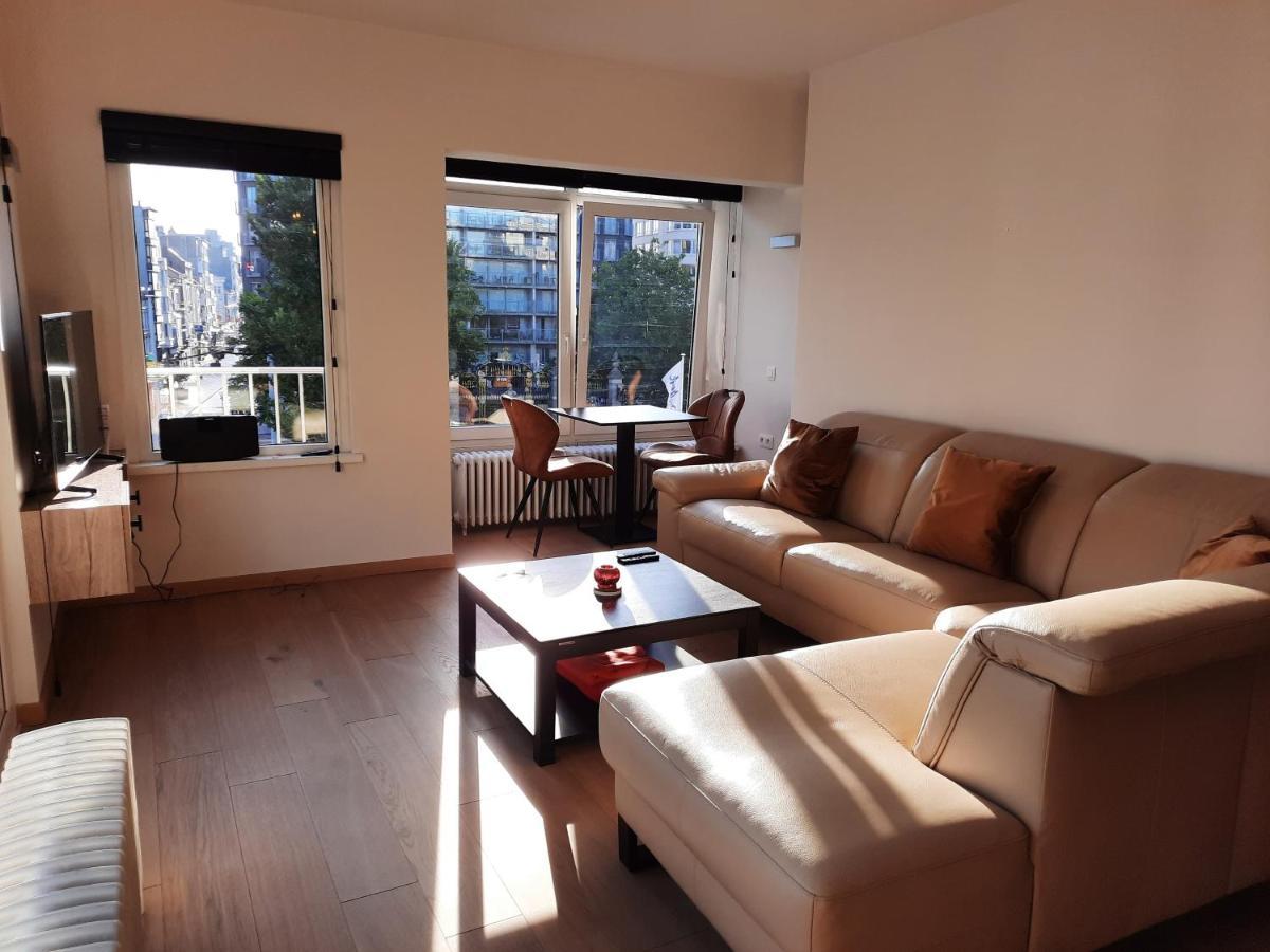 Lichtrijk En Comfortabel Hoekappartement Met Gratis Parking En Zeer Centraal Gelegen - Comme Chez Soi オステンド エクステリア 写真