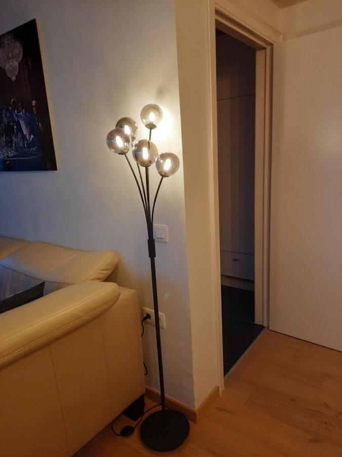 Lichtrijk En Comfortabel Hoekappartement Met Gratis Parking En Zeer Centraal Gelegen - Comme Chez Soi オステンド エクステリア 写真
