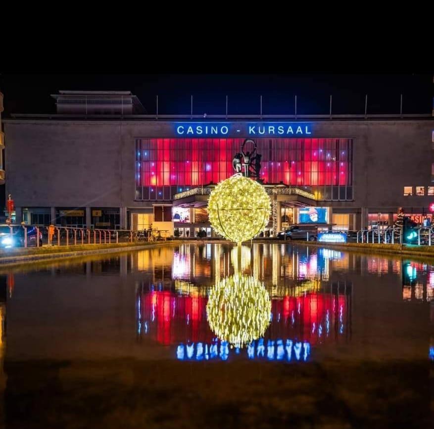 Lichtrijk En Comfortabel Hoekappartement Met Gratis Parking En Zeer Centraal Gelegen - Comme Chez Soi オステンド エクステリア 写真