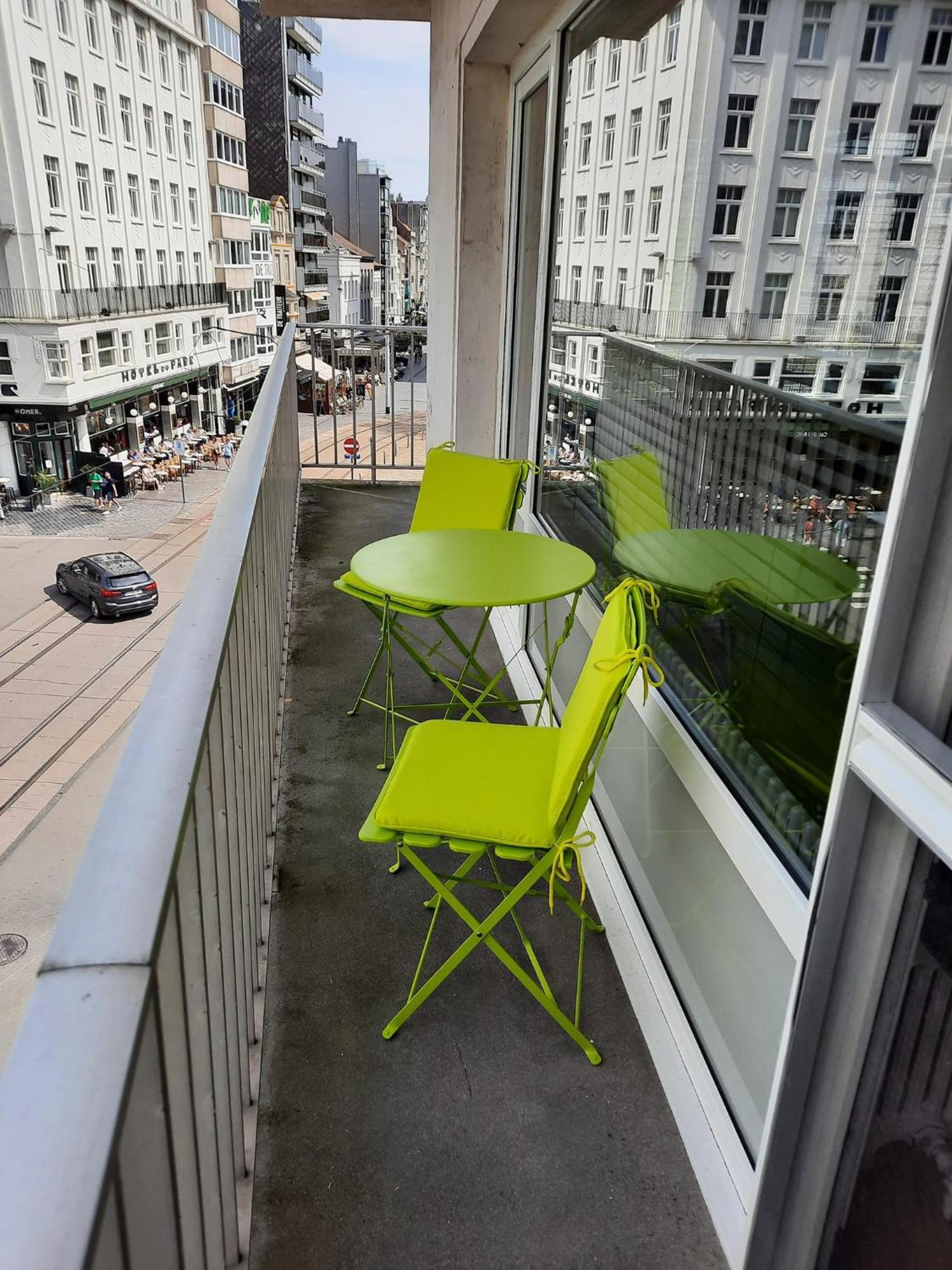 Lichtrijk En Comfortabel Hoekappartement Met Gratis Parking En Zeer Centraal Gelegen - Comme Chez Soi オステンド エクステリア 写真