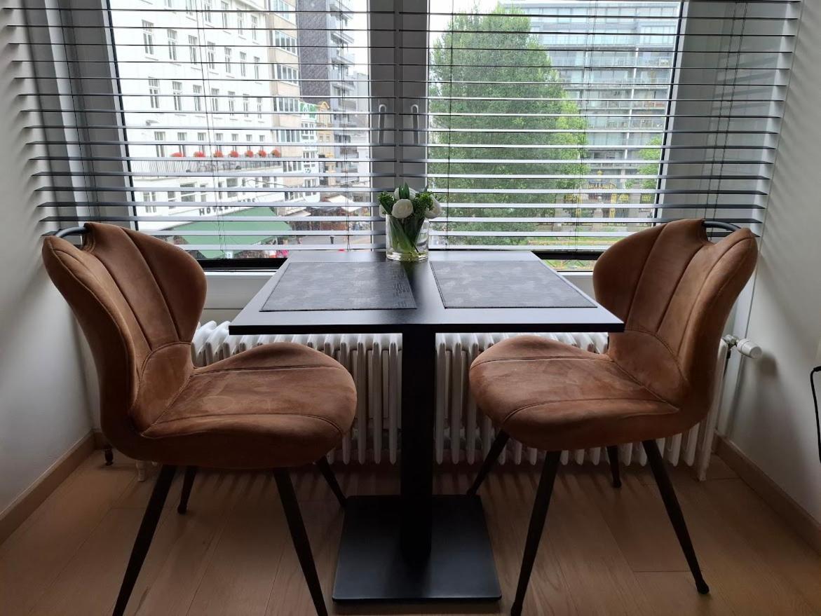 Lichtrijk En Comfortabel Hoekappartement Met Gratis Parking En Zeer Centraal Gelegen - Comme Chez Soi オステンド エクステリア 写真