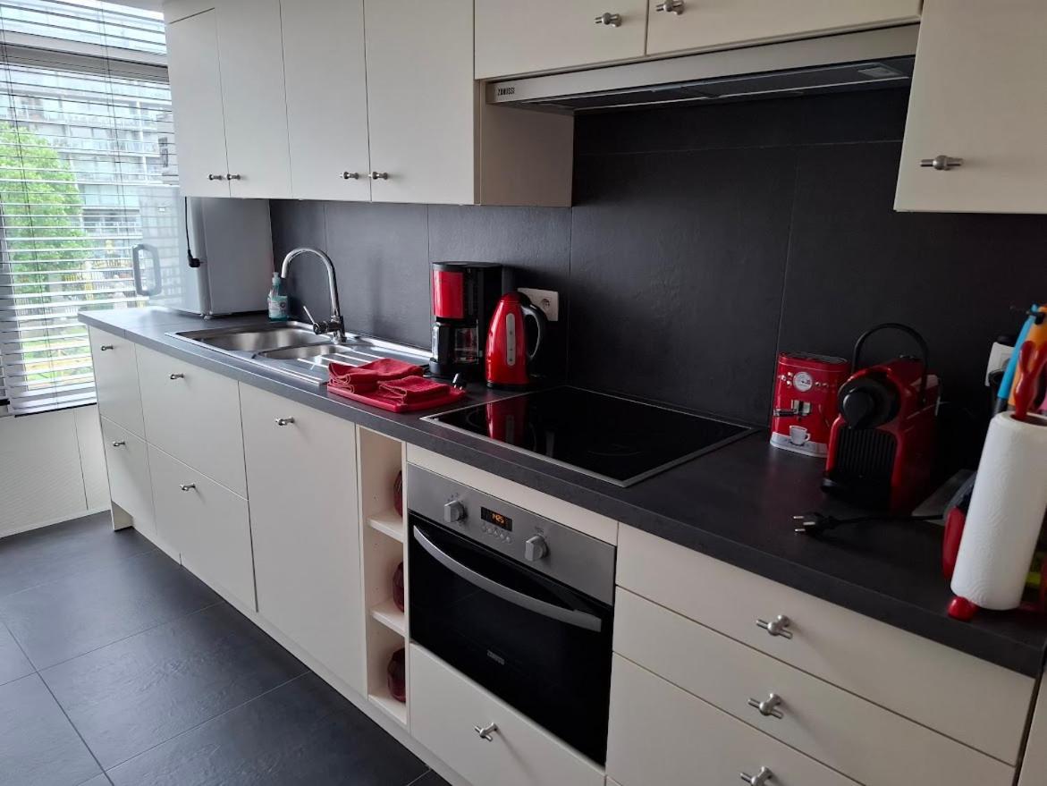 Lichtrijk En Comfortabel Hoekappartement Met Gratis Parking En Zeer Centraal Gelegen - Comme Chez Soi オステンド エクステリア 写真